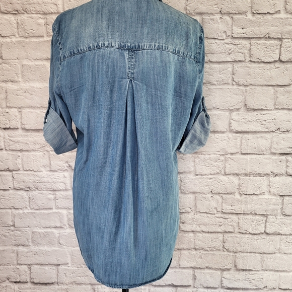 Cloth & Stone medium wash chambray roll tab sleeves split v neck tunic top sz M - Picture 8 of 11